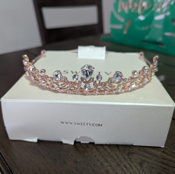 Rose gold wedding tiara - Picture 2 of 3